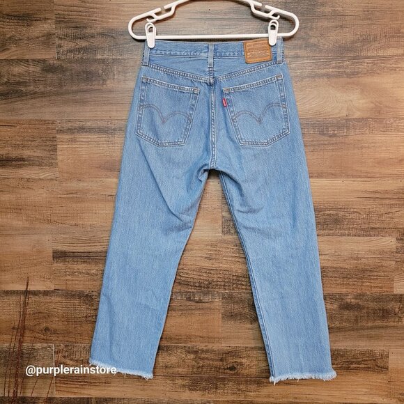 Levi's Premium Wedgie Straight Jeans 26 Button Fly Medium Light Wash Raw Hem - Picture 2 of 13